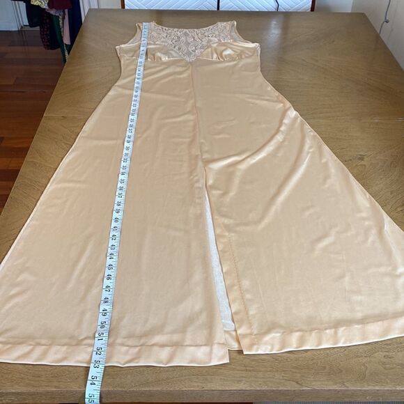 Vintage 1960's Champagne Lace Slip Size Medium - Picture 8 of 8